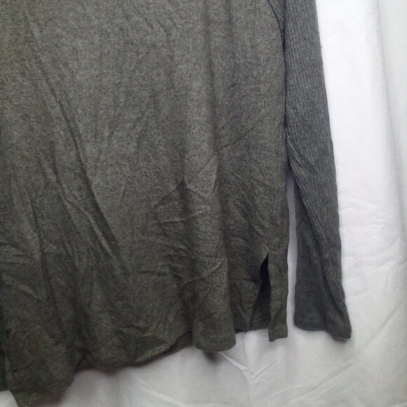 American Eagle Shirt XS Soft & Sexy Plush Long Sleeve Green Gray Color - Picture 2 of 16